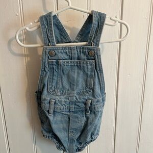 Old navy 3/6m light wash denim bubble overalls